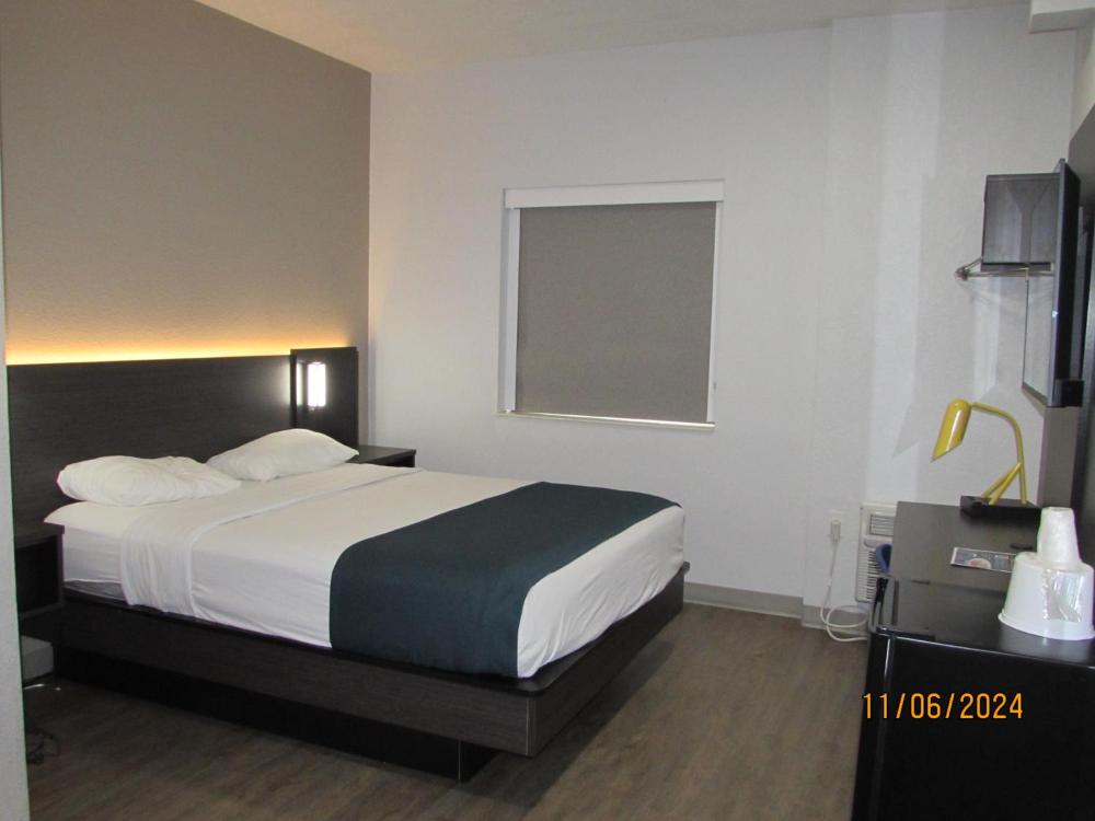 Queen Room interior